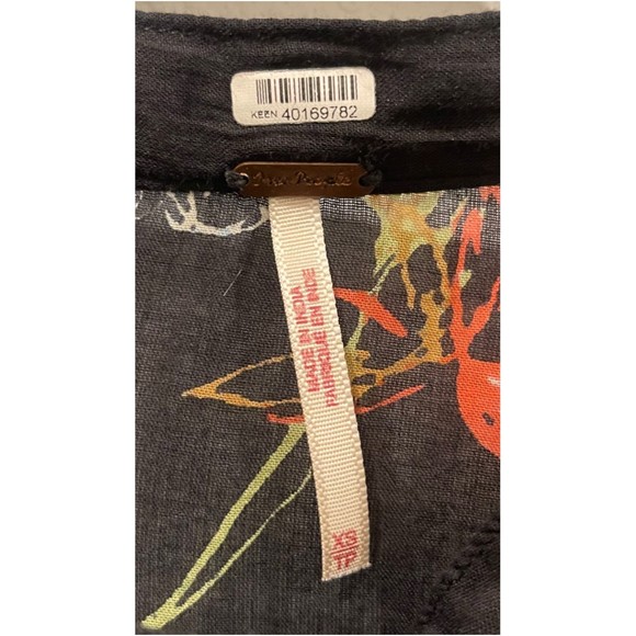 FREE PEOPLE Black Tropical Floral Cropped Top - Picture 3 of 4